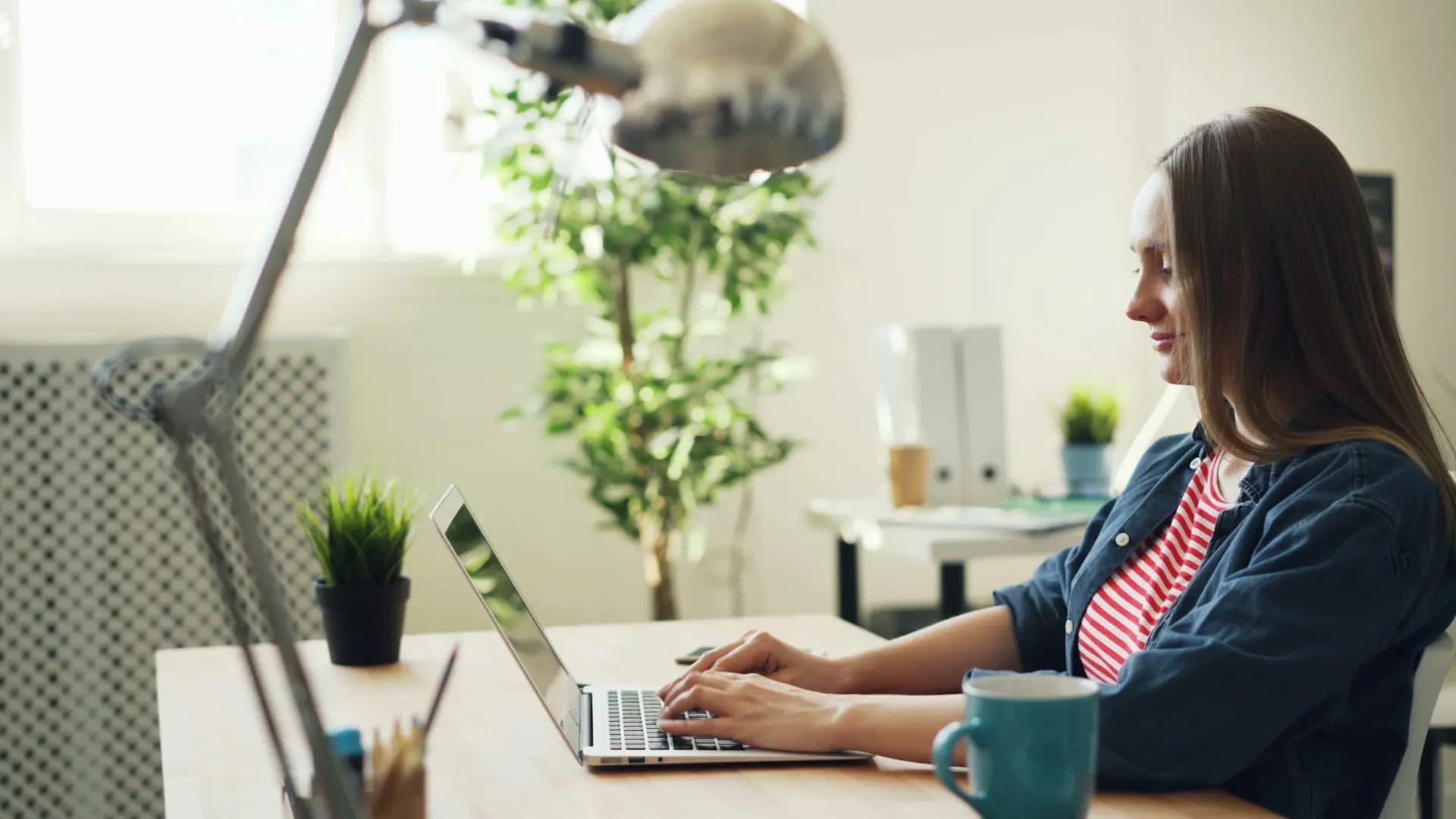 Estudiante tomando clase de inglés personalizada online con Emma